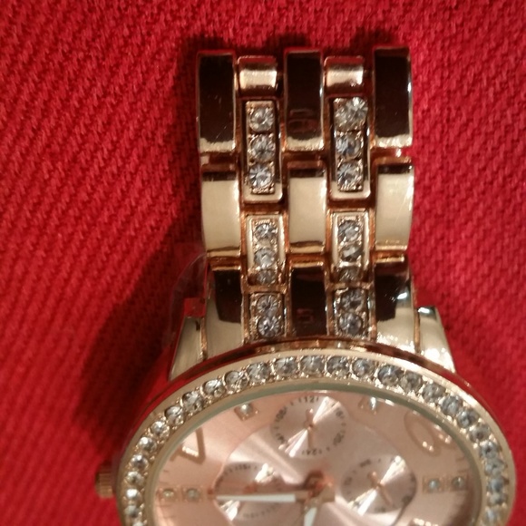 $$$ Geneva Watch Goldtone Stainless Steel $$$ - Picture 2 of 5